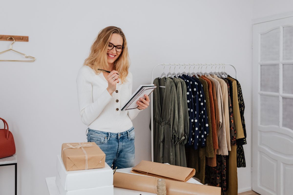 Quels métiers recrutent dans le commerce et la vente