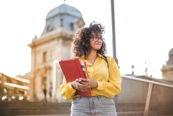 Quelle formation choisir en commerce et management ? Le guide pour trouver votre spécialisation