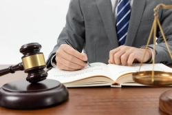 Comment obtenir un diplôme de droit ?