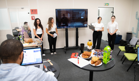Parcours Mastère Pro. Communication digitale et Stratégie globale